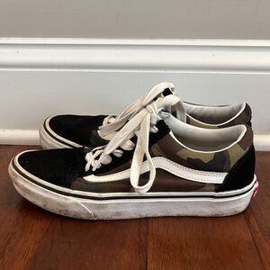Low Vans Camouflage Sneakers Size 6.5 Women and 5 Men